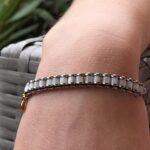 bransoletka z masy perłowej i hematytu. utkana na krośnie,demo nadgarstek