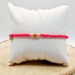 Bransoletka makrama SIMPLY w kolorze czerwonym z ozdobnymi złotymi koralikami i kamieniem koral- handmade biżuteria My DNA