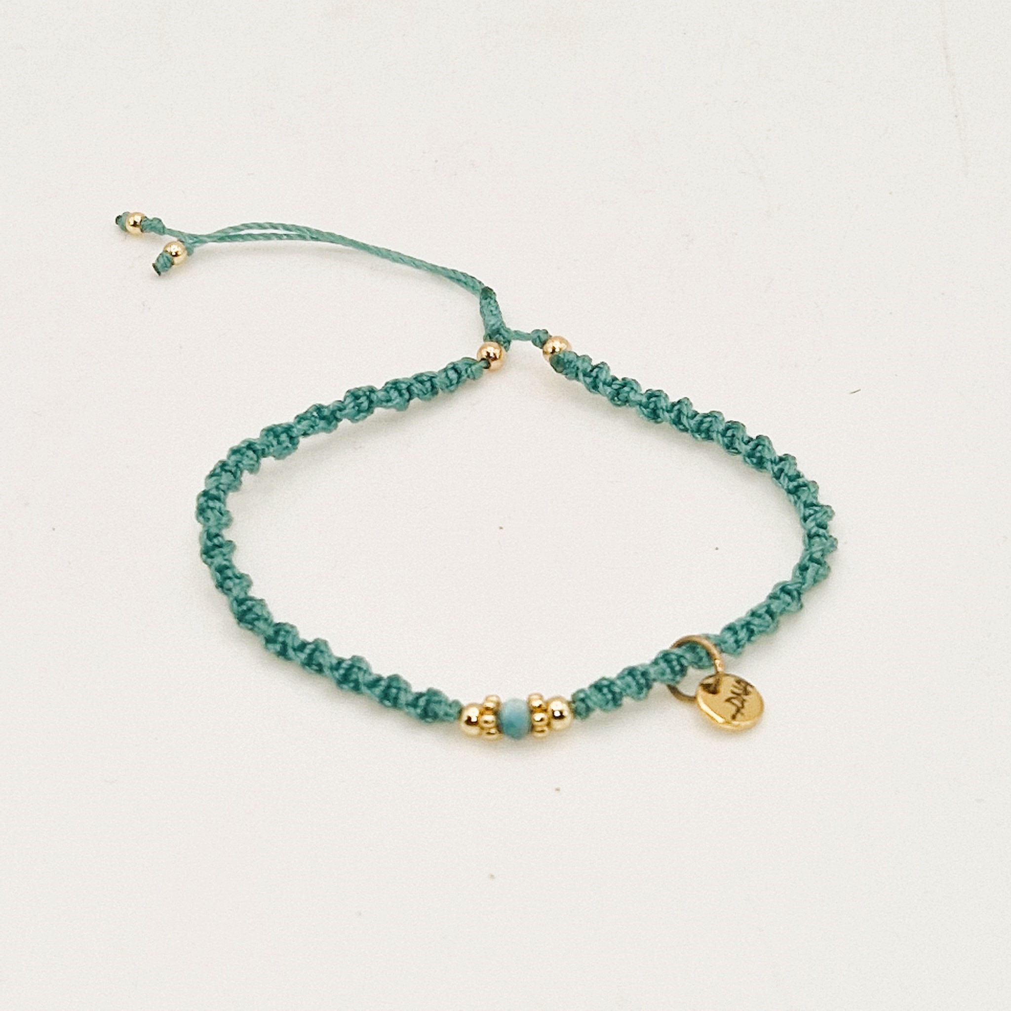 bransoletka makrama morska na płasko Bransoletka makrama w kolorze morskim z ozdobnymi złotymi koralikami i kamieniem amazonit- handmade biżuteria My DNA