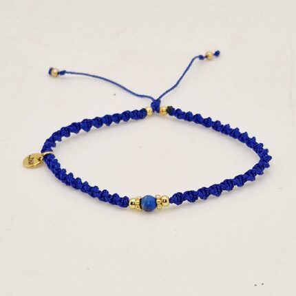 Bransoletka makrama w kolorze szafirowym z ozdobnymi złotymi koralikami i kamieniem lapis lazuli- handmade biżuteria My DNA