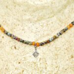 stali szlachetnej.kolory oliwkowo zielone i pomaranczowe-zbliżenie