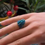 Pierścionek gradient z koralików toho w kolorze stali i pawiego szafiru