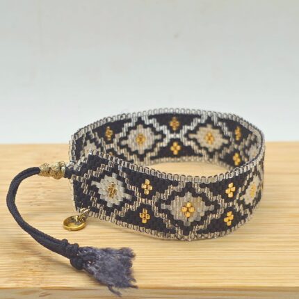 Bransoletka ze szklanych koralików i wzorem marokańskiej koniczynki